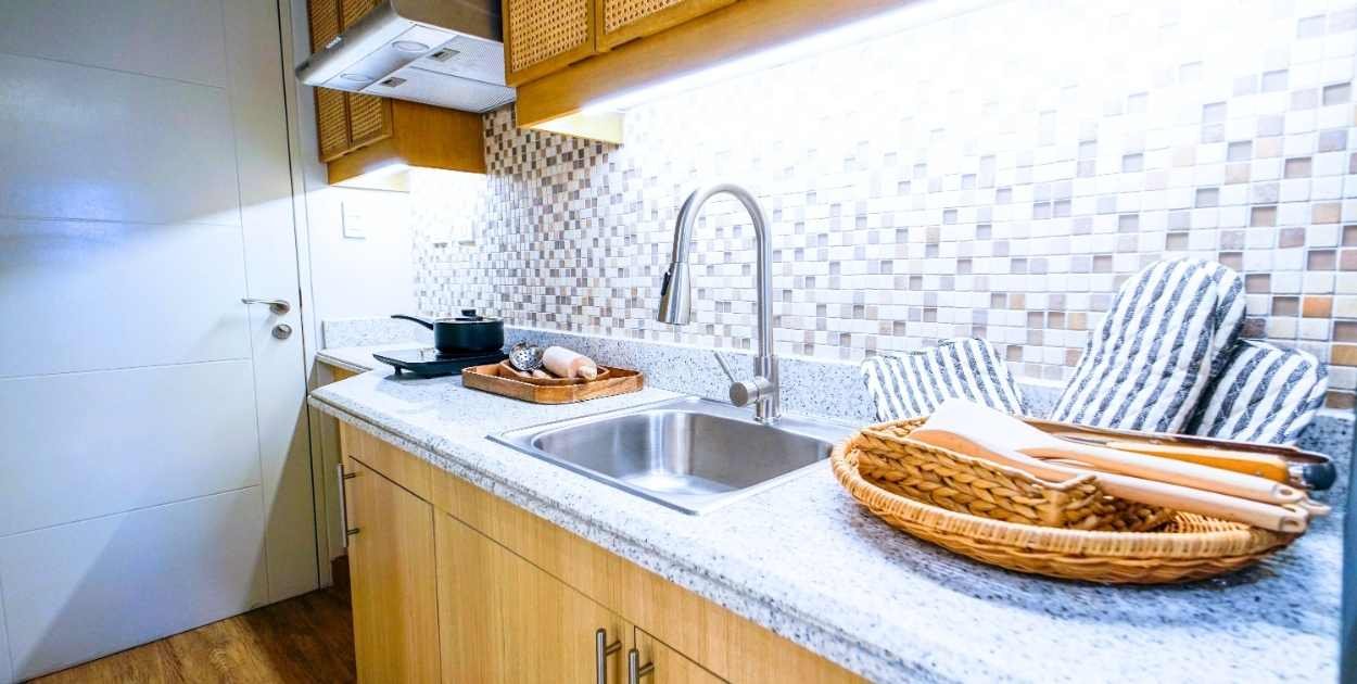 installed peel and stick backsplash aligning tiles level line kitchen